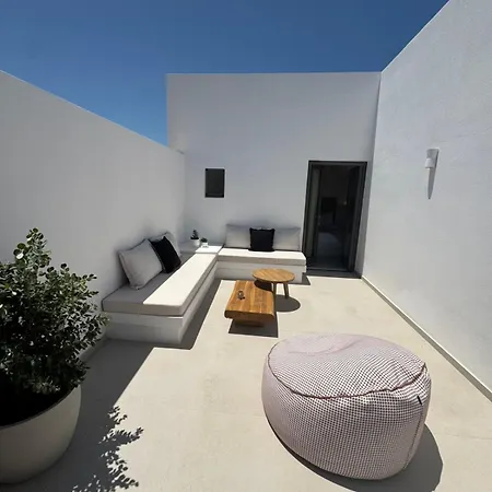Noble Pearl Paros Szánda María