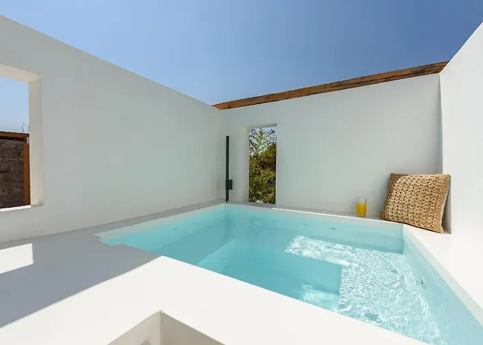 Noble Pearl Paros בית נופש